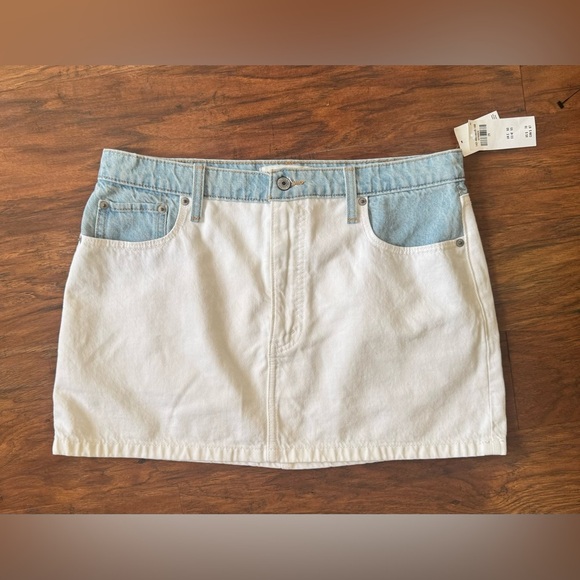 Abercrombie & Fitch Denim Mini Skirt High Rise Two Color Yoke Detail NWT Size 29 - Picture 1 of 7